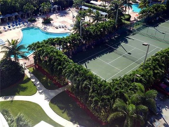 3rd image of 19370 Collins Ave APT 615