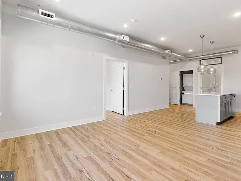 2440 Kensington Ave #203 — Photo 5