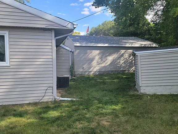 3rd image of 3112 8th St