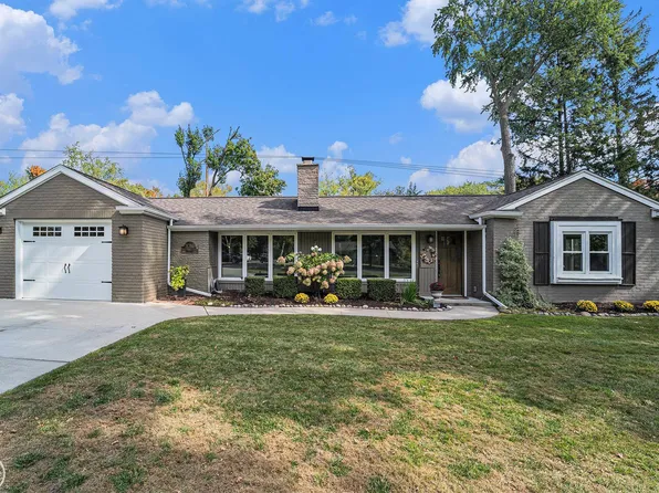 31360 Pierce St, Beverly Hills, MI 48025