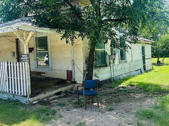 2nd image of 323 N Camp