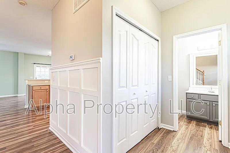 3 bed, 2.5 bath, 1860 sqft, $2,100 — Photo 4