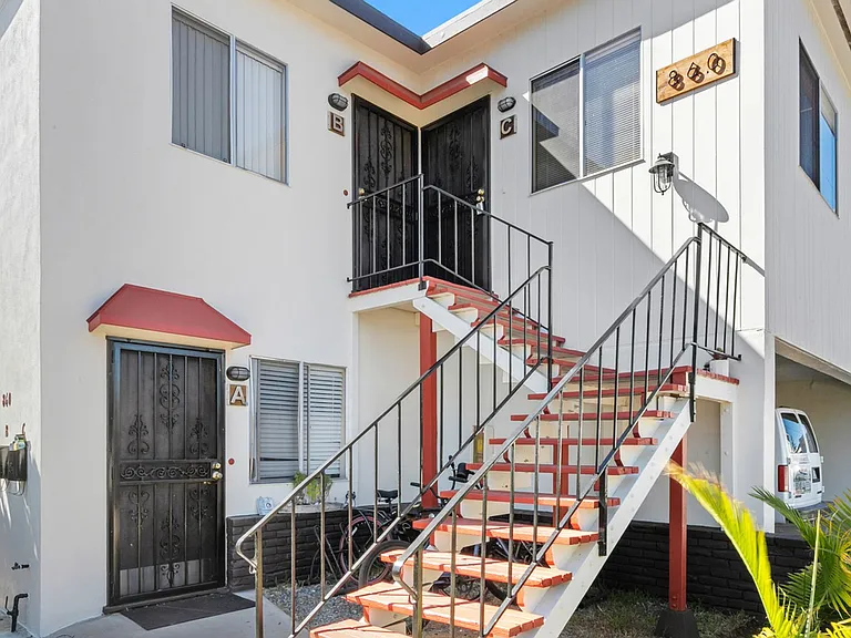 860 Olive Ave — Photo 1