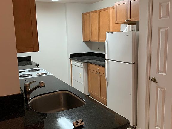 3rd image of 2080 Greenview Shores Blvd APT 404