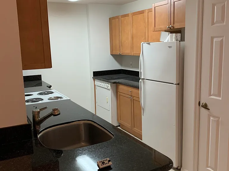 2080 Greenview Shores Blvd #404 — Photo 3