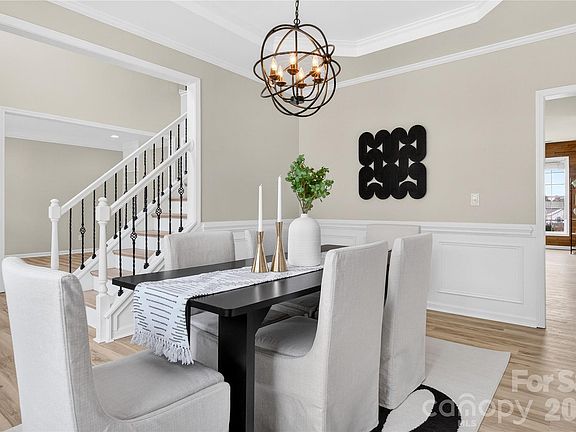 5th image of 119 N Wendover Trce