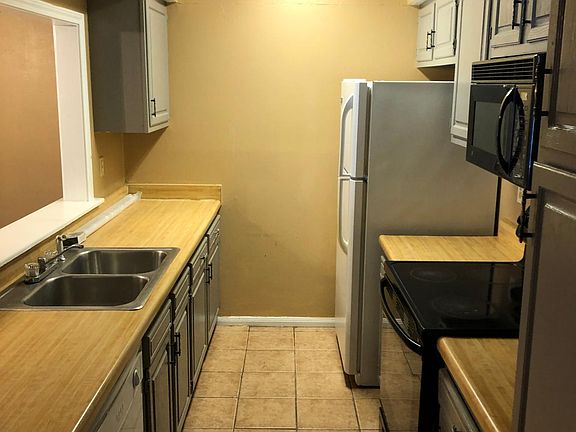 4th image of 736 Vouray Dr #D