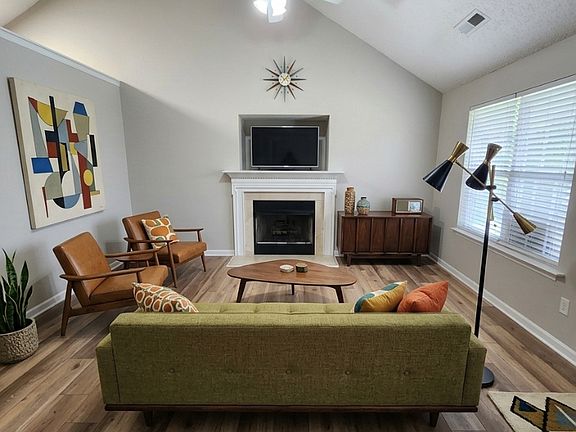 4th image of 715 Eustis Pl
