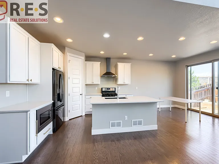 6833 Decatur St — Photo 3