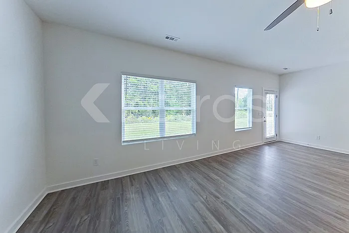 4 bed, 2.5 bath, 1947 sqft, $1,875 — Photo 3