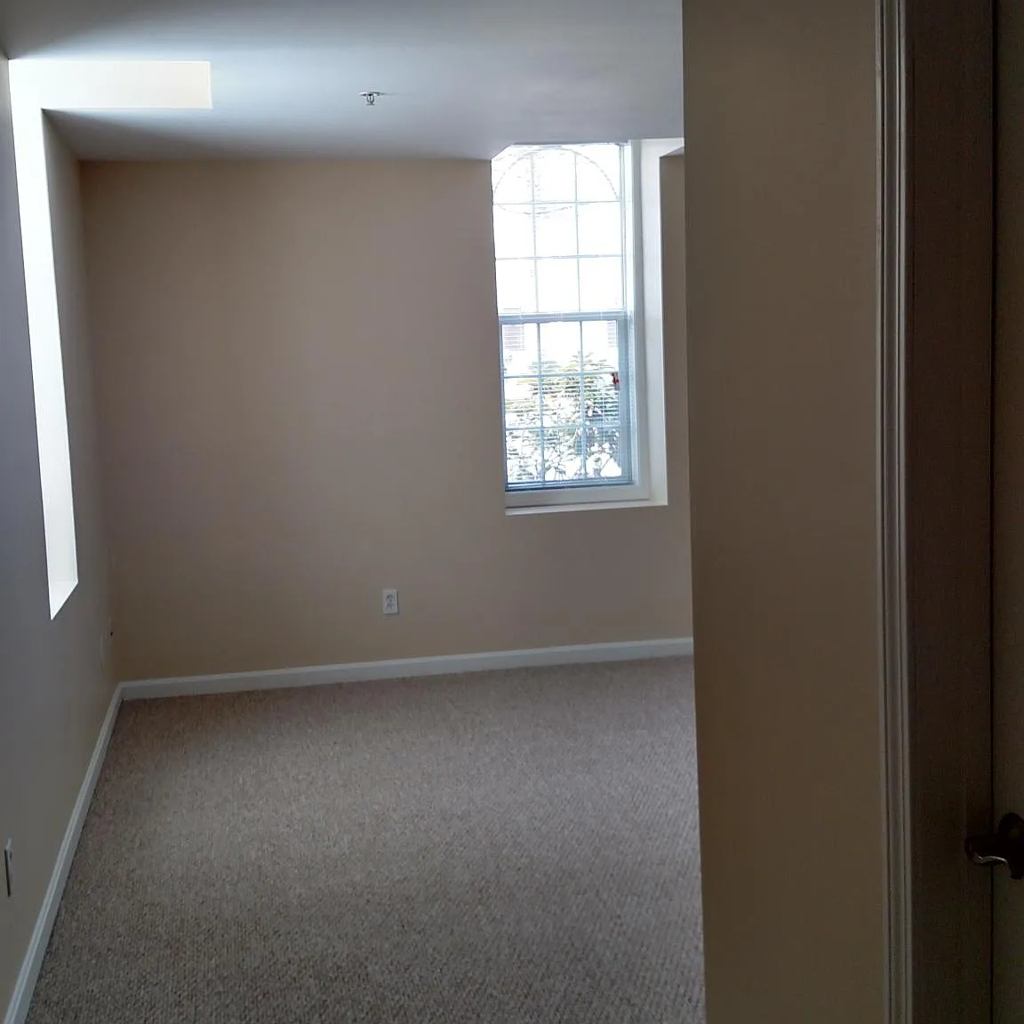 3 bed, 2036 sqft, $2,950 — Photo 4