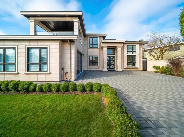 10471 Seahaven Dr, Richmond, BC V7A 4C7