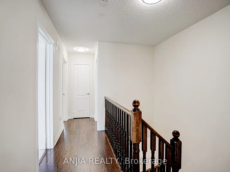 25 Collier Cres — Photo 14