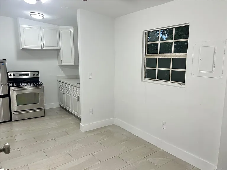 261 NW 49th St #C — Photo 5