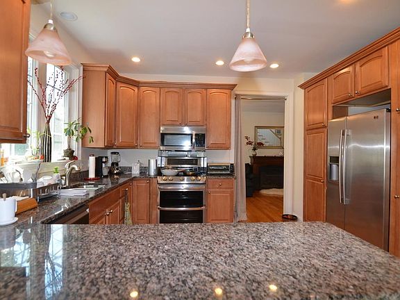 2nd image of 2 Fellswood Cir
