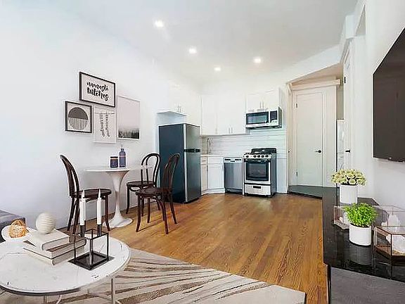 3rd image of 156 E 85th St APT 3A
