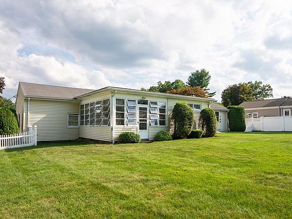 5th image of 34 Owen Dr