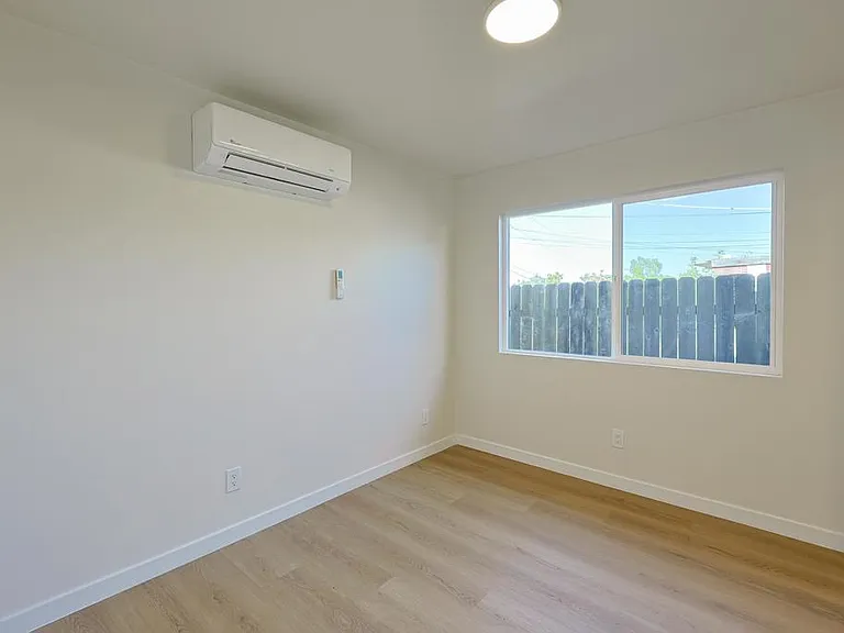 5740 Midwick St — Photo 11