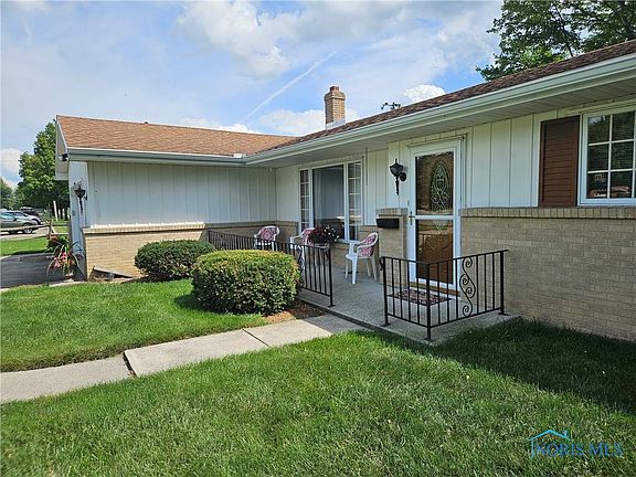 5th image of 414 Parkwood Dr