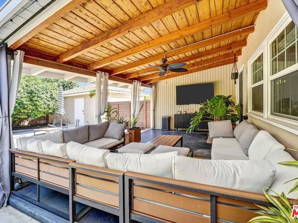 19803 Bassett St, Winnetka, CA 91306