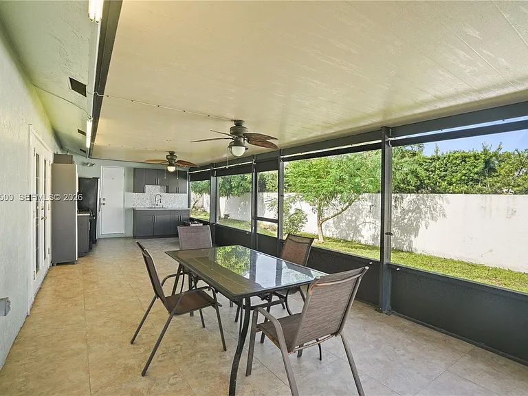 4040 NE 6th Ave — Photo 25