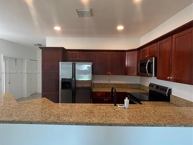 3458 NW 17th Ter — Photo 4