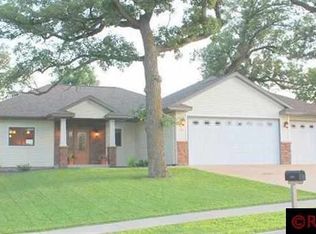 1421 Oak St, New Ulm, MN 56073