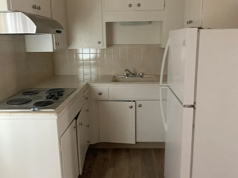 3915 Hamilton Ave — Photo 1