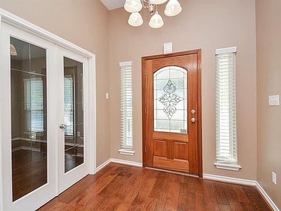 5th image of 32206 Grove Park Dr