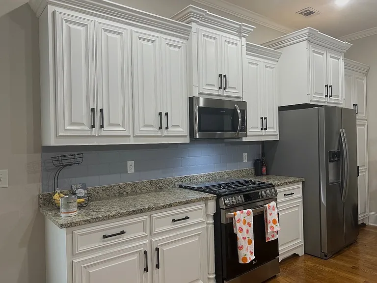 406 Leamington Ln — Photo 4