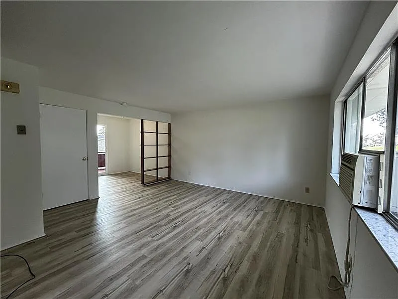 2 bed, $700 — Photo 2