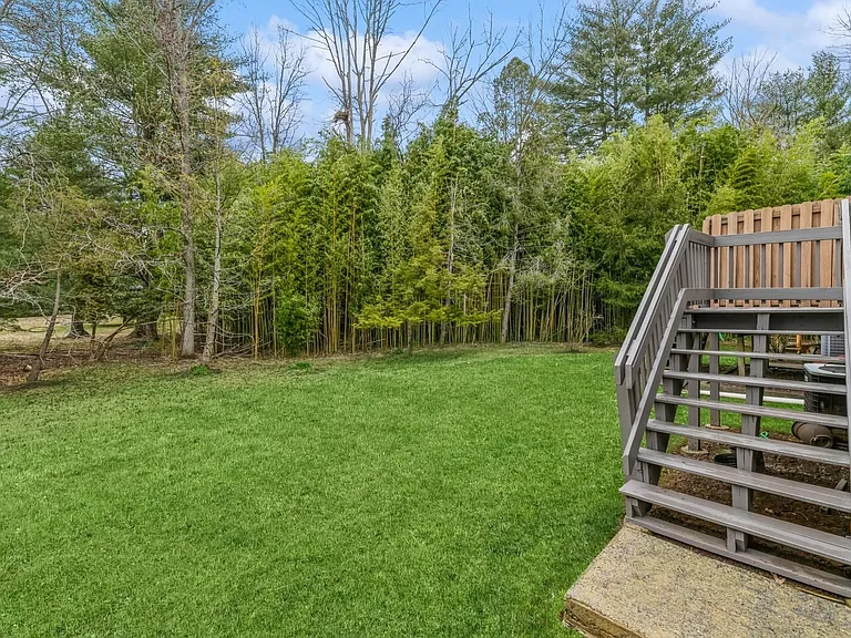 11 Astor Ct — Photo 10