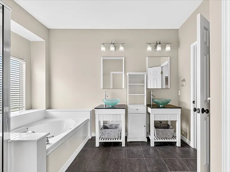 7414 Lake Micala Dr — Photo 32