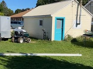 255 4th St SE, New Albin, IA 52160