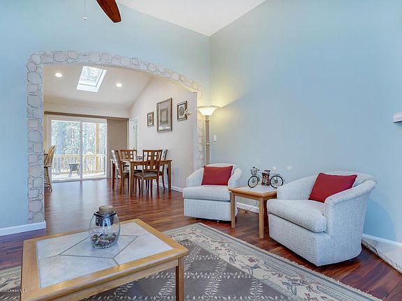 5th image of 708 Gladstone St