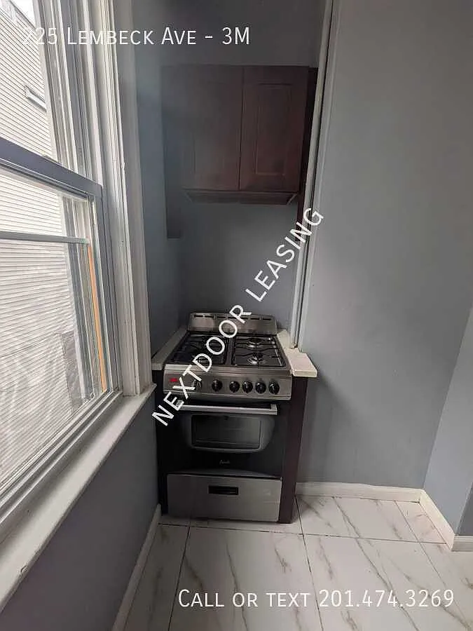 225 Lembeck Ave — Photo 3