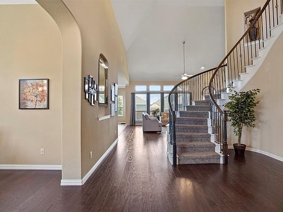 4th image of 2927 Ladoga Dr