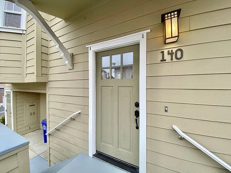 Valley Oak Drive, 140 * — Photo 3