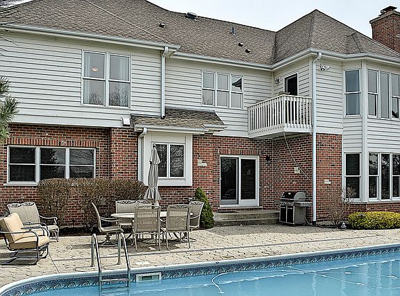 2nd image of 2086 Broadmoor Ln