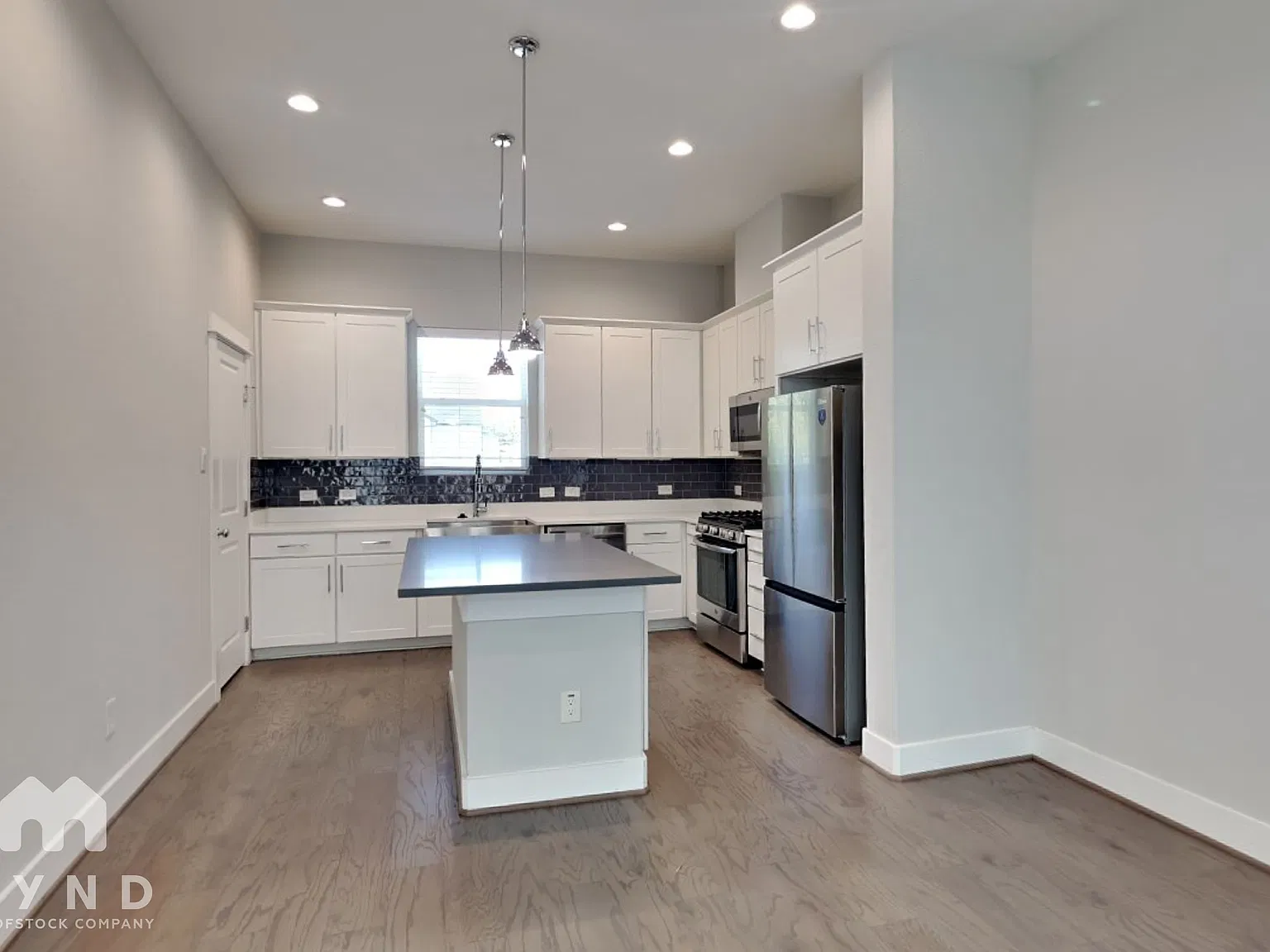 3 bed, 3.5 bath, 1819 sqft, $2,435 — Photo 4