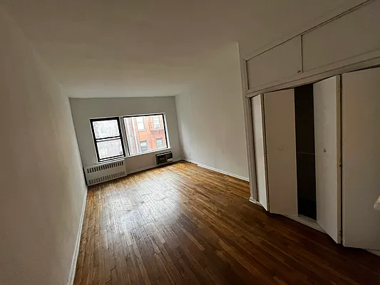 Rented by Salon Realty Corp | media 13