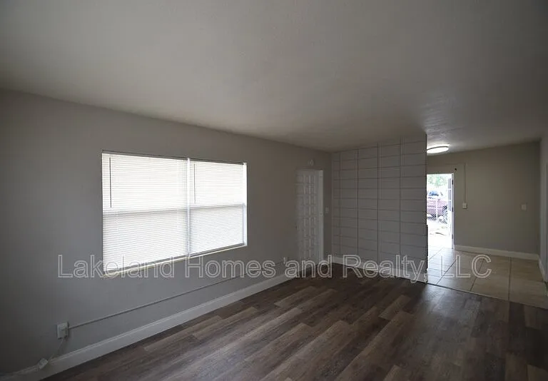 730 26th St NW — Photo 8
