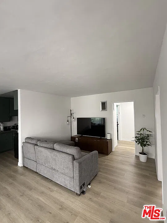 14930 Magnolia Blvd #3