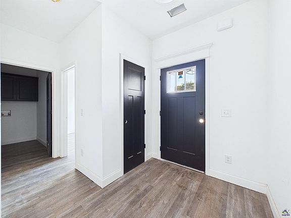 3rd image of 122 Early Dr