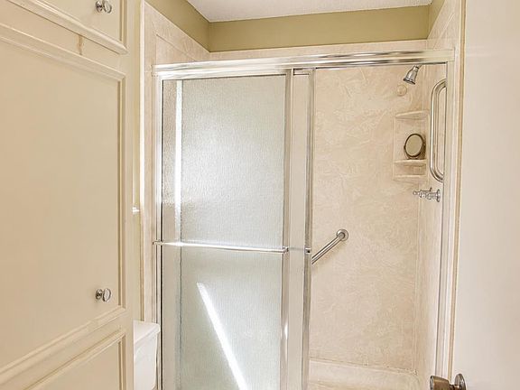 5th image of 1109 Larkspur Ln
