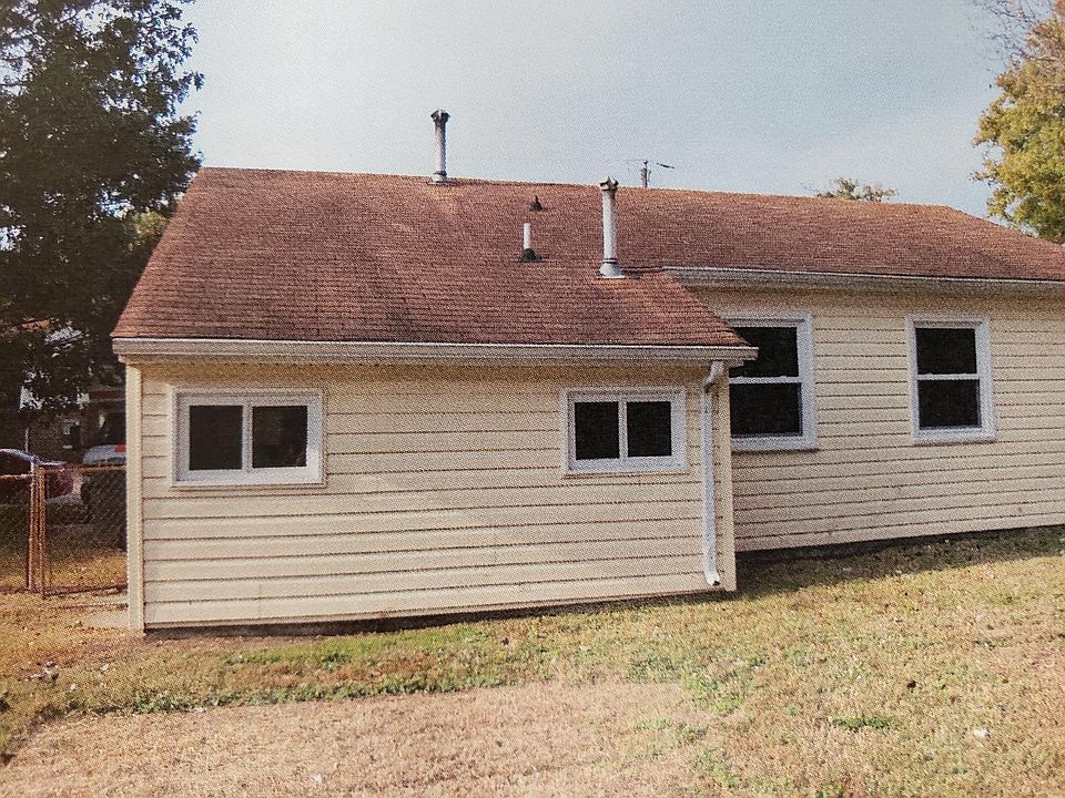2nd image of 802 Redford Rd
