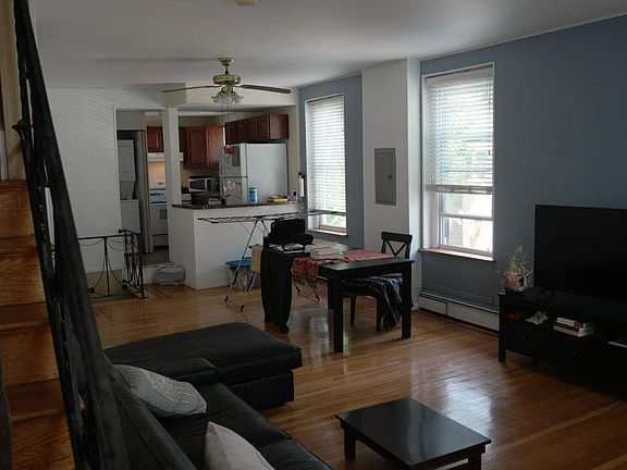 3rd image of 2401 Lombard St #A