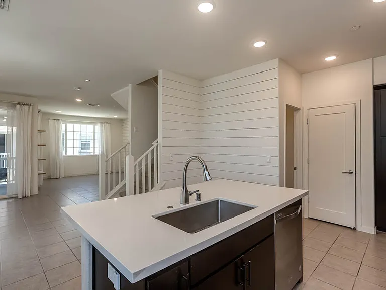 37662 Breakers Rd — Photo 4