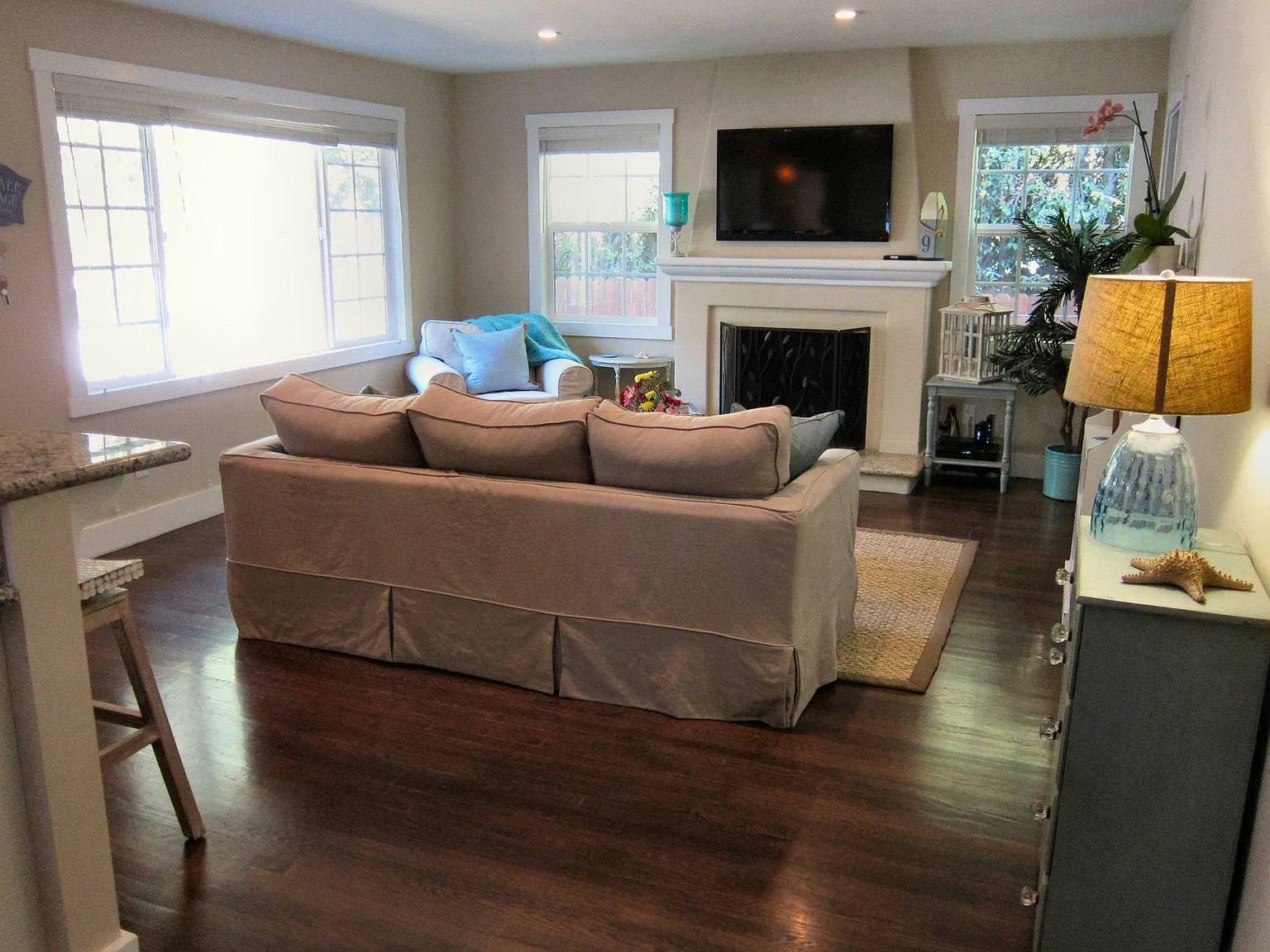 3 bed, 1.5 bath, 1359 sqft, $6,500 — Photo 4