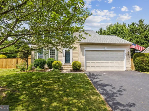 11632 Scarlet Leaf Cir, Germantown, MD 20876